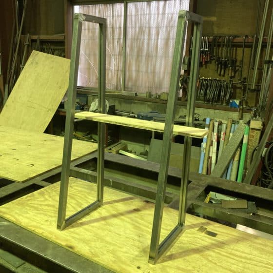 スチール製本棚の枠を制作しました