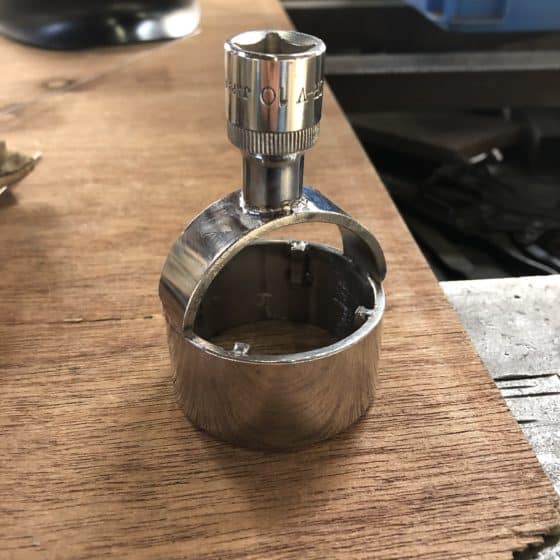 ステンレス製ポリ缶の開閉治具を製作しました