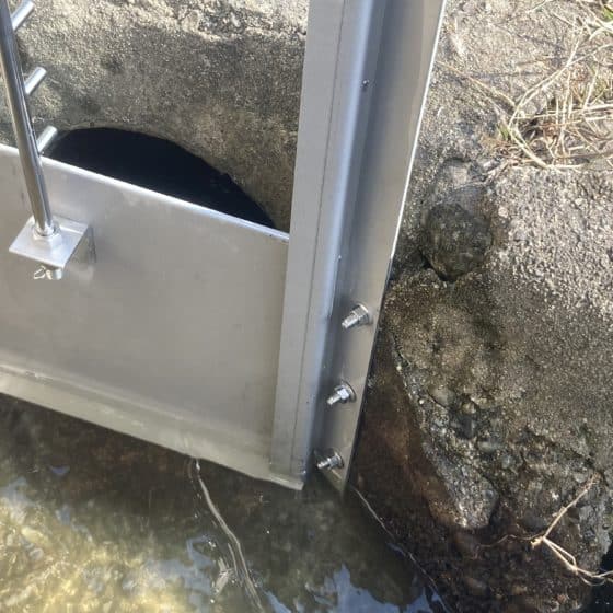地元の水路の堰を製作施行しました