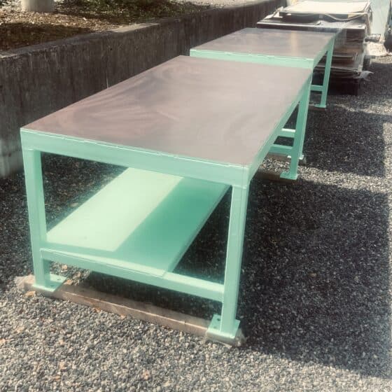 スチール製の作業台を製作しました