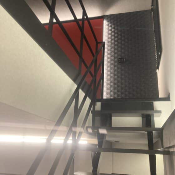 スチール製の階段手すりを製作施工しました