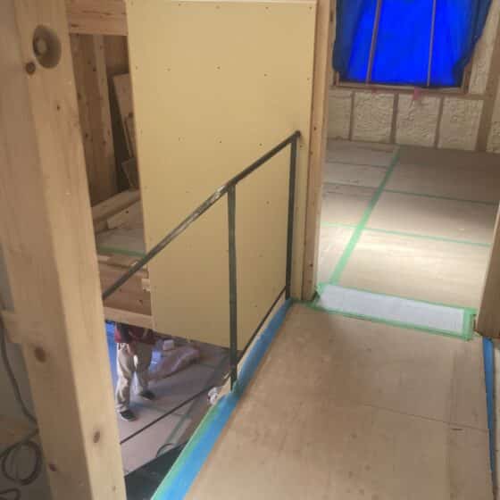 住宅のササラと階段手すりを製作施工しました