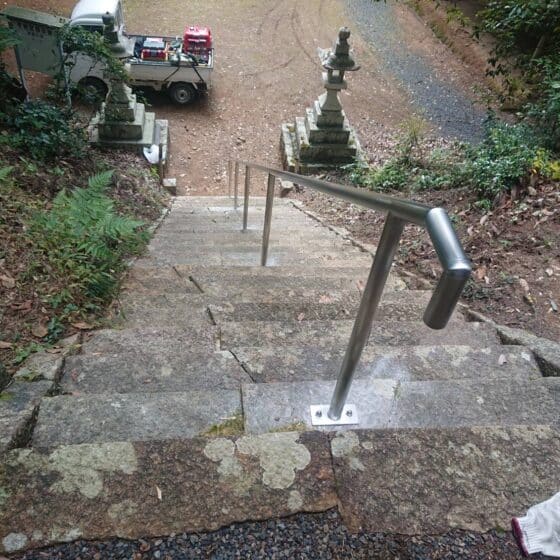 神社の階段手すりを製作施工しました