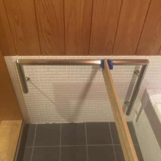 民家の玄関、お風呂場に手すりを製作施工しました