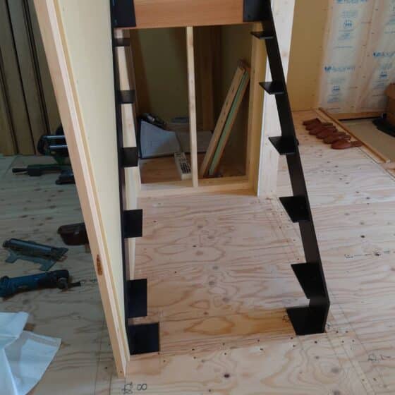 スチール製の階段ササラを製作しました