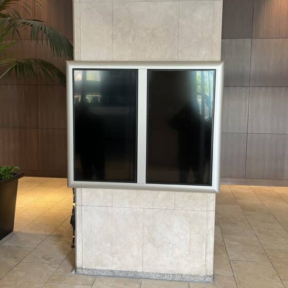 スチール製のテレビ枠を製作施工しました
